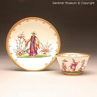 Teabowl and saucer with chinoiseries