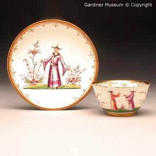 Teabowl and saucer with chinoiseries