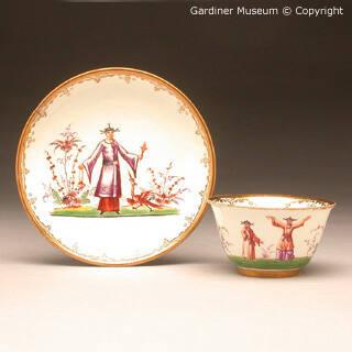 Teabowl and saucer with chinoiseries