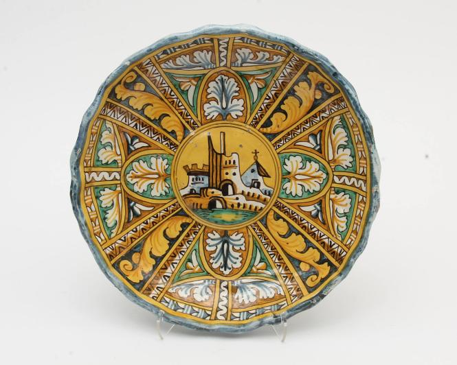 Footed dish (Crespina) with architectural motif