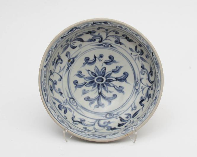 Dish with floral decoration