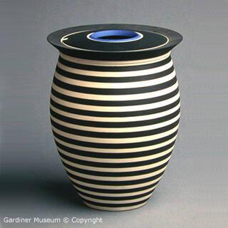 Vase 16