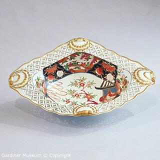 Centre-dish with 'Pavilion' pattern