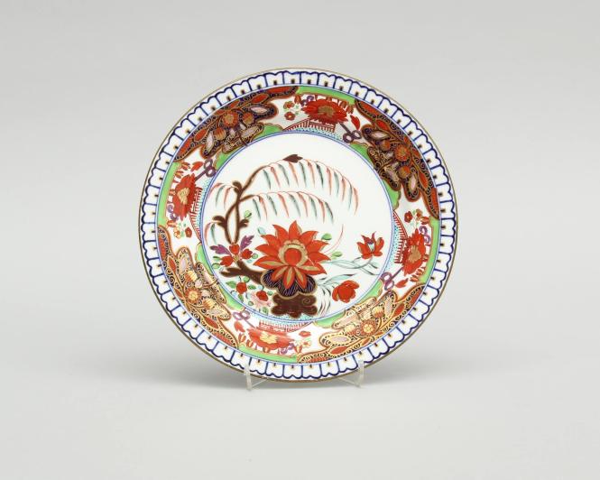 Dessert plate with Imari pattern