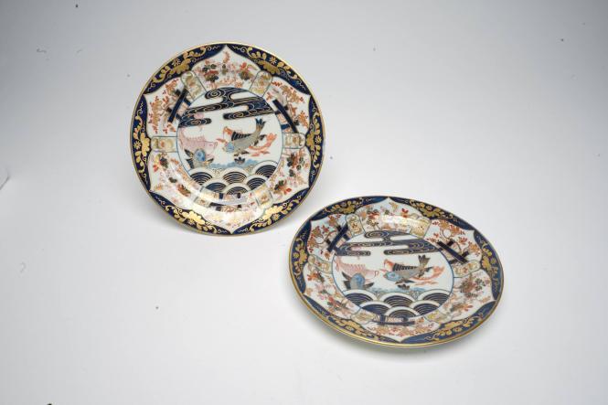 Pair of plates