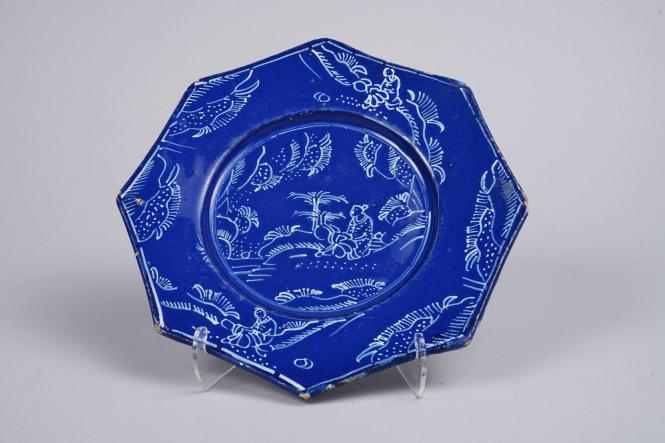 Octagonal Bleu Persan Plate with Chinoiserie Decoration