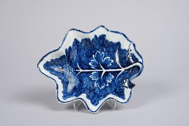 Small Leaf-shaped Dish