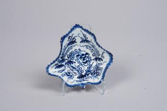 Set of Three Leaf-shaped pickled Dishes
