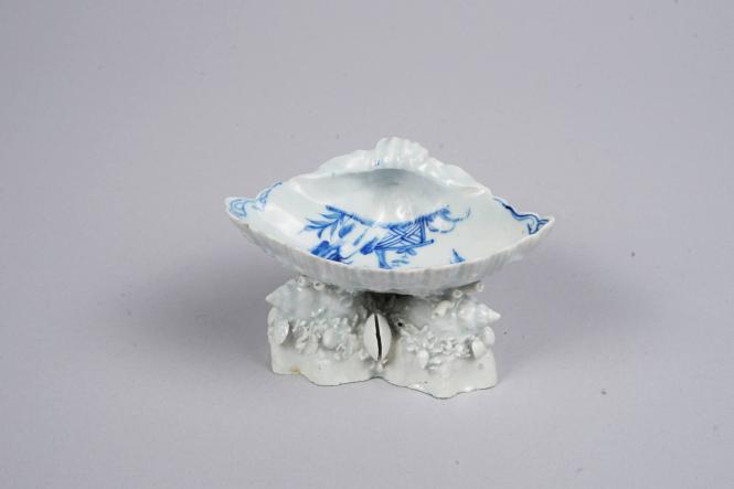 Shell-shaped Salt with Chinese Scroll