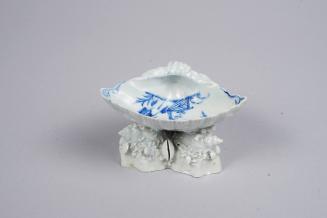 Shell-shaped Salt with Chinese Scroll