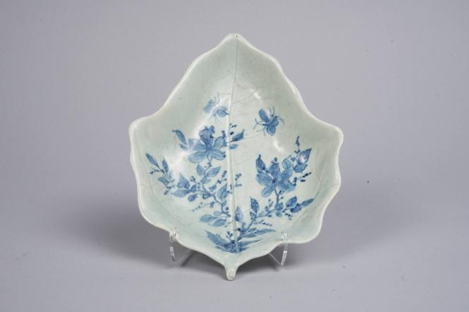 Leaf-shaped Dish