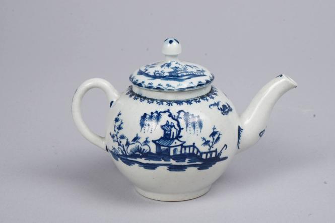 Miniature Teapot with Pagoda