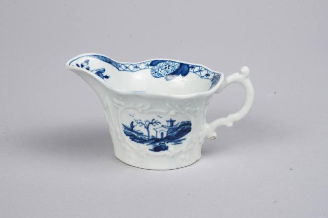 Creamboat with Structure and Figure