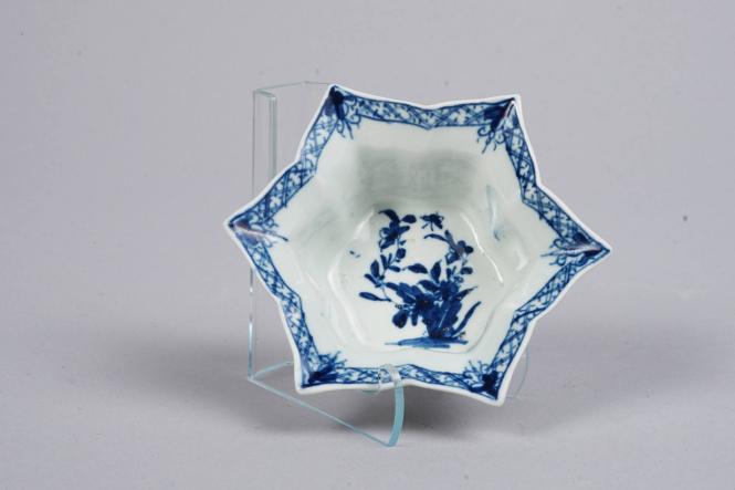 Dish with Hors d'Oeuvres Centre Pattern