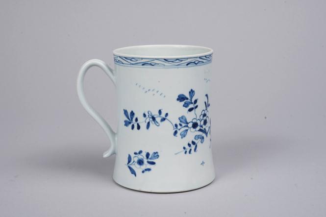 Mug with Zigzag Fence Pattern