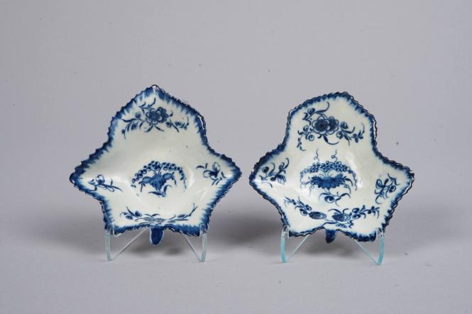 Pair of Leaf-shaped Pickle Dishes