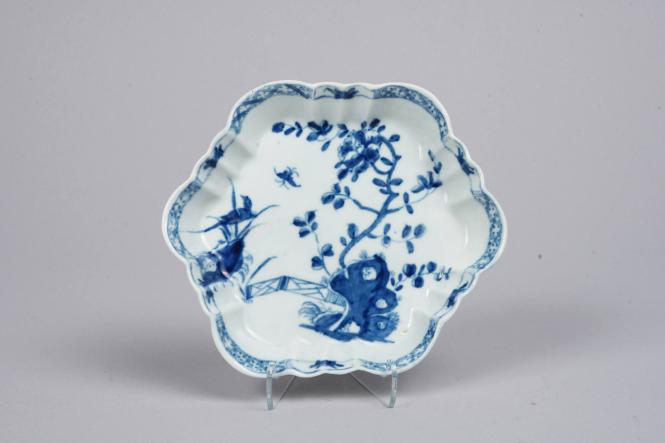 Teapot Stand with Warbler Pattern