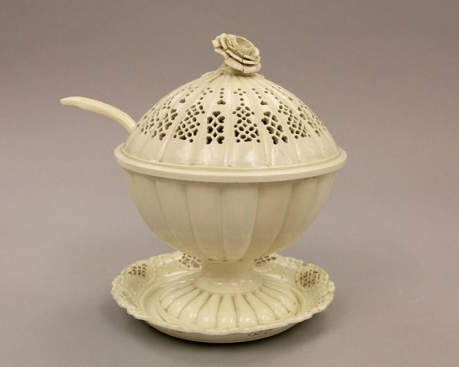 Reticulated tureen with cover, stand and ladle