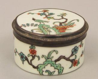 Snuffbox with kakiemon decoration