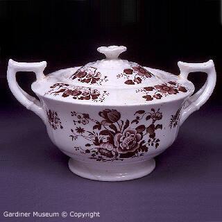 Sugar bowl with transfer-printed flora