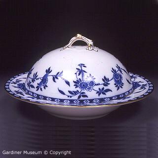 Muffin dish, printed "Delft" pattern