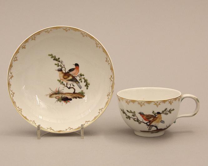 Cups and saucers with songbirds