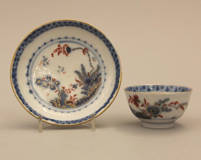 Teabowl and saucer with Imari pattern