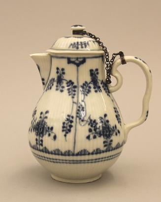 Milk jug with "blaublumchenmuster"