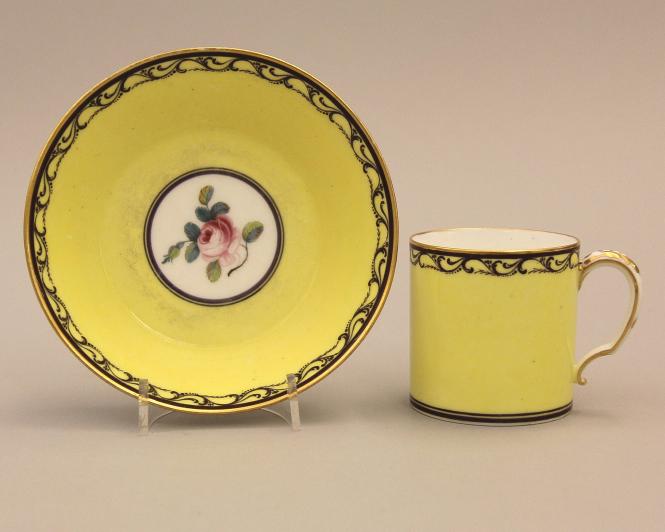 Cup and saucer (gobelet litron et soucoupe)