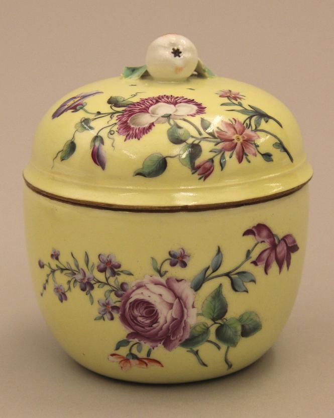 Sugar bowl with floral reserves