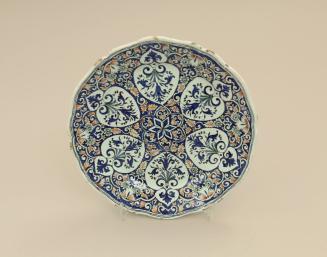 Lobed faience plate